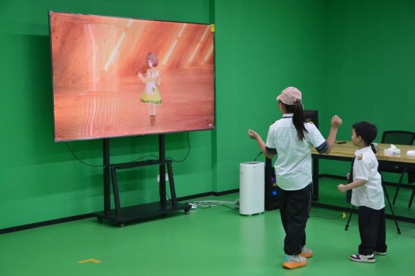 恒捷配资 AI创想家评选，AI暑期研学营启动…闵行启动全民数字素养与技能提升月活动